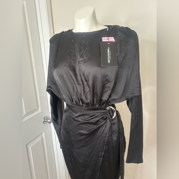 ✨4/$30 Pretty Little Thing Black Wrap Dress NWT Size 4 - Picture 3 of 7